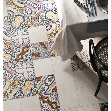 Piastrelle ispirate alle pavimentazioni in maiolica della tradizione mediterranea Mar Mix All di Terratinta