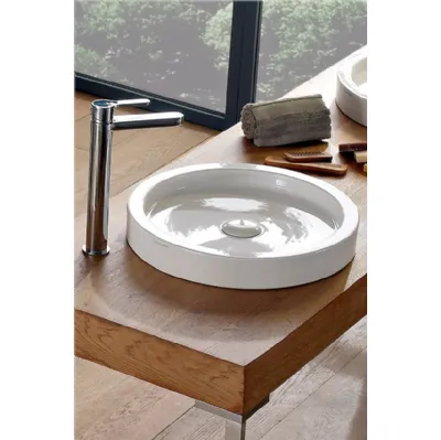Lavabo in ceramica dall'altezza inedita di 6 cm. Bucket 02 di Scarabeo