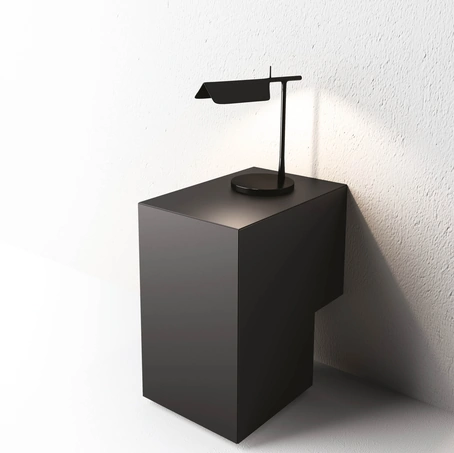 Comodino Formosa Accucciata di Minotti Italia