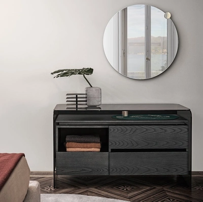 Comò Holly in frassino tinto nero con piano superiore e fianchi in cristallo di Gallotti&Radice