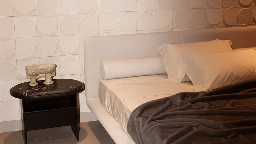 Comodino in legno con top in marmo Sensei Night di Gallotti&Radice