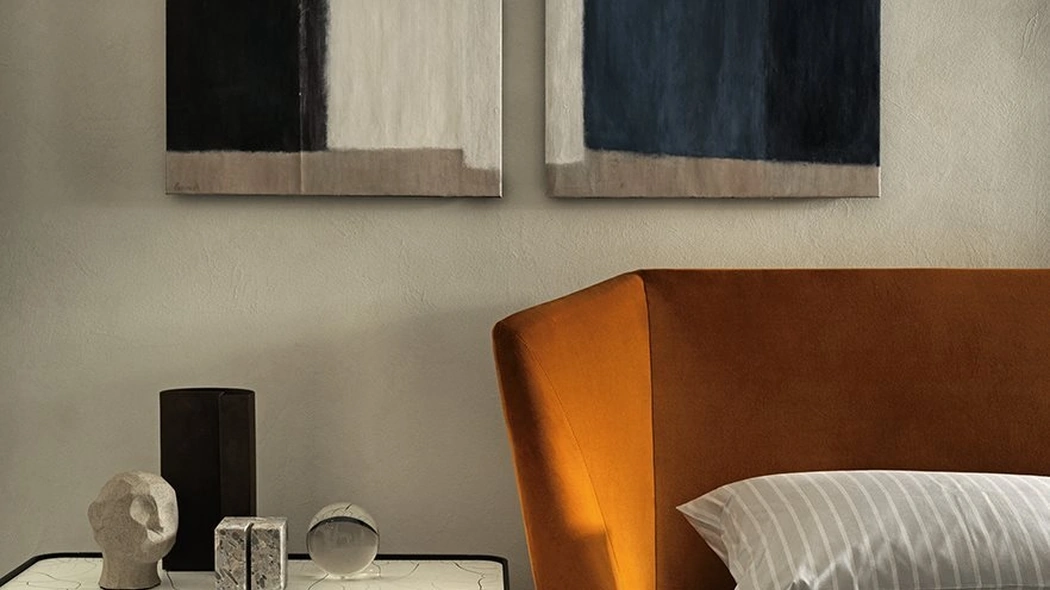 Comodino Twelve C in frassino tinto nero e piano in cristallo decorato a mano di Gallotti&Radice