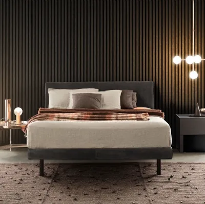 Letto in tessuto con testiera Beta di Pianca