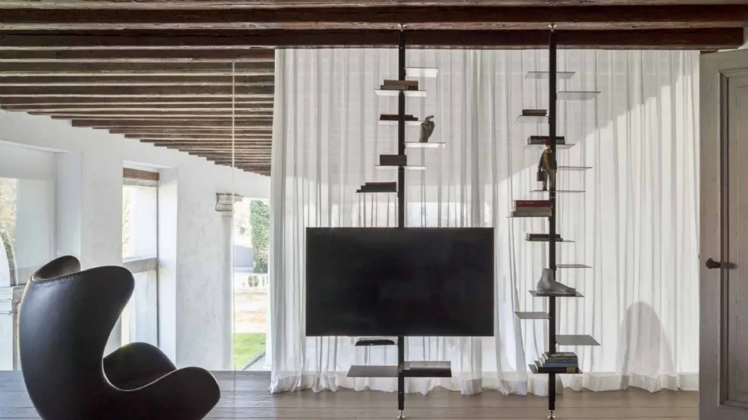 Libreria in metallo terra-soffitto Adelaide di Mogg