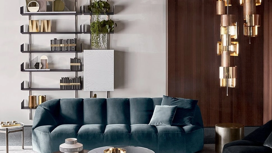 Libreria componibile sospesa in ottone e legno Brera di Gallotti&Radice