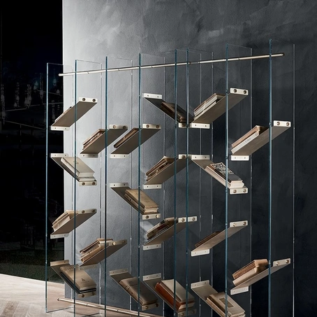 Libreria a muro Isola in cristallo con ripiani in ottone di Gallotti&Radice