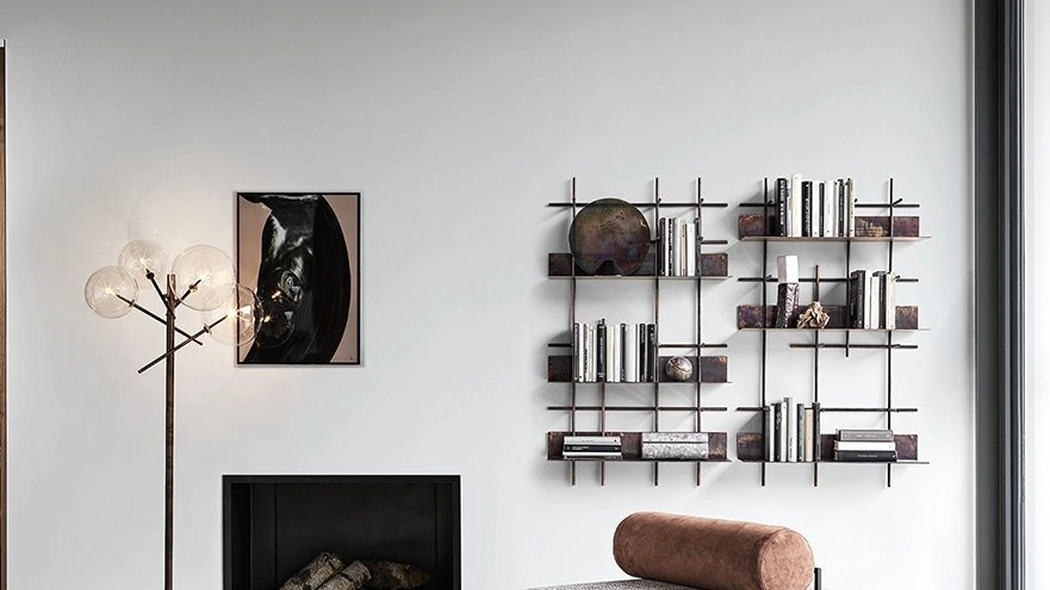 Libreria sospesa in rame brunito Navigli di Gallotti&Radice