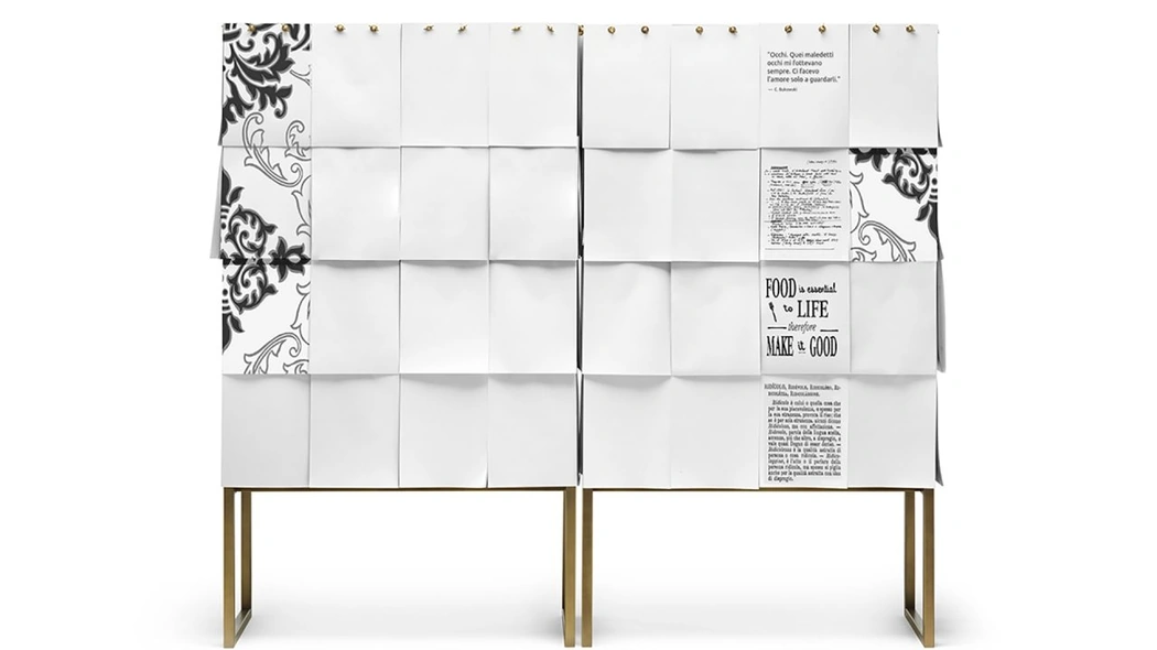 Madia con struttura in MDF rivestita da fogli di carta A4 Notes di Mogg