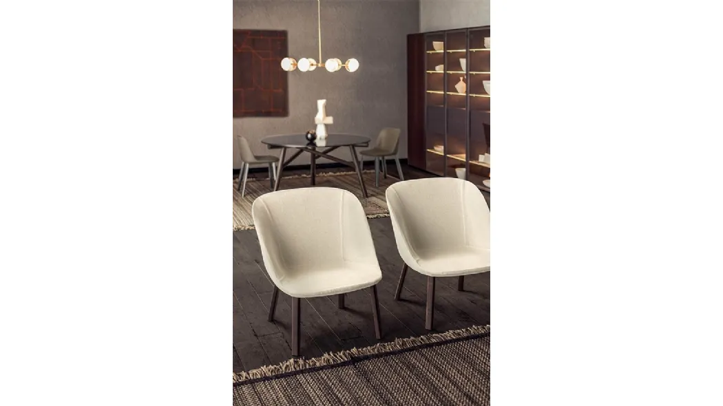 Poltroncina in tessuto con gambe in legno Esse Lounge di Pianca