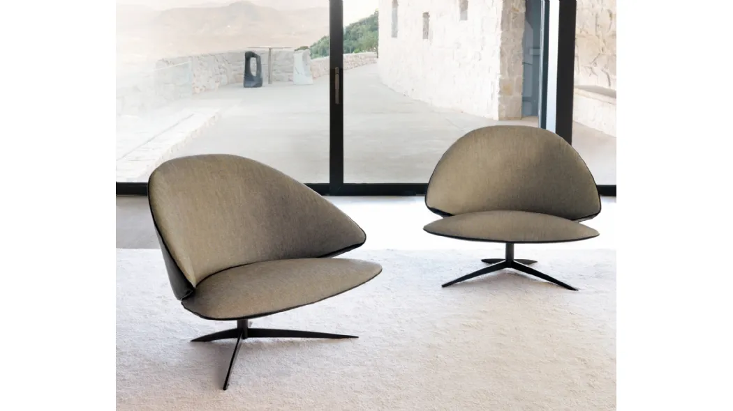 Poltroncina di design in tessuto imbottito Koster di Desirèe