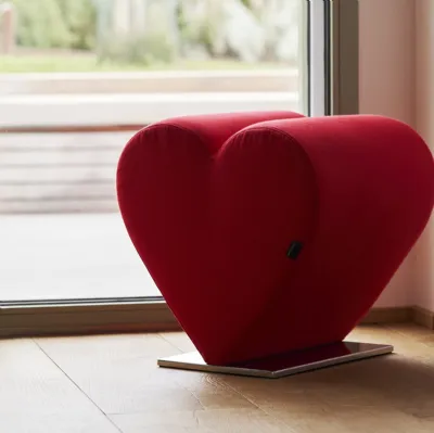 Poltroncina senza schienale a forma di cuore Love di Opinion Ciatti