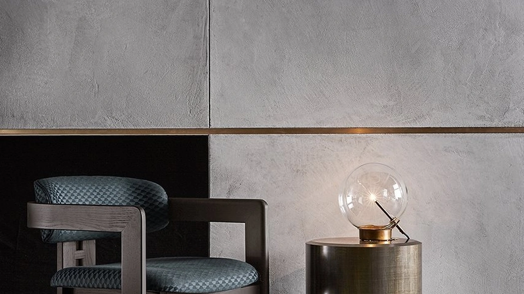 Poltroncina 0417 in tessuto con struttura in massello di frassino curvato tinto nero poro aperto di Gallotti&Radice
