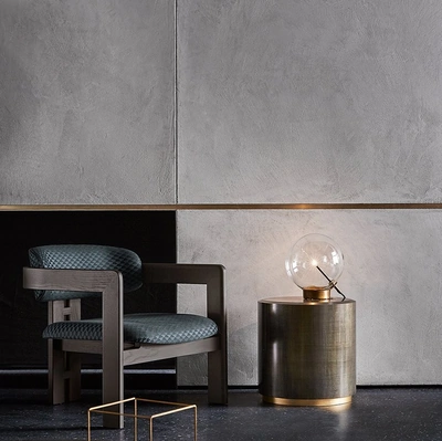 Poltroncina 0417 in tessuto con struttura in massello di frassino curvato tinto nero poro aperto di Gallotti&Radice