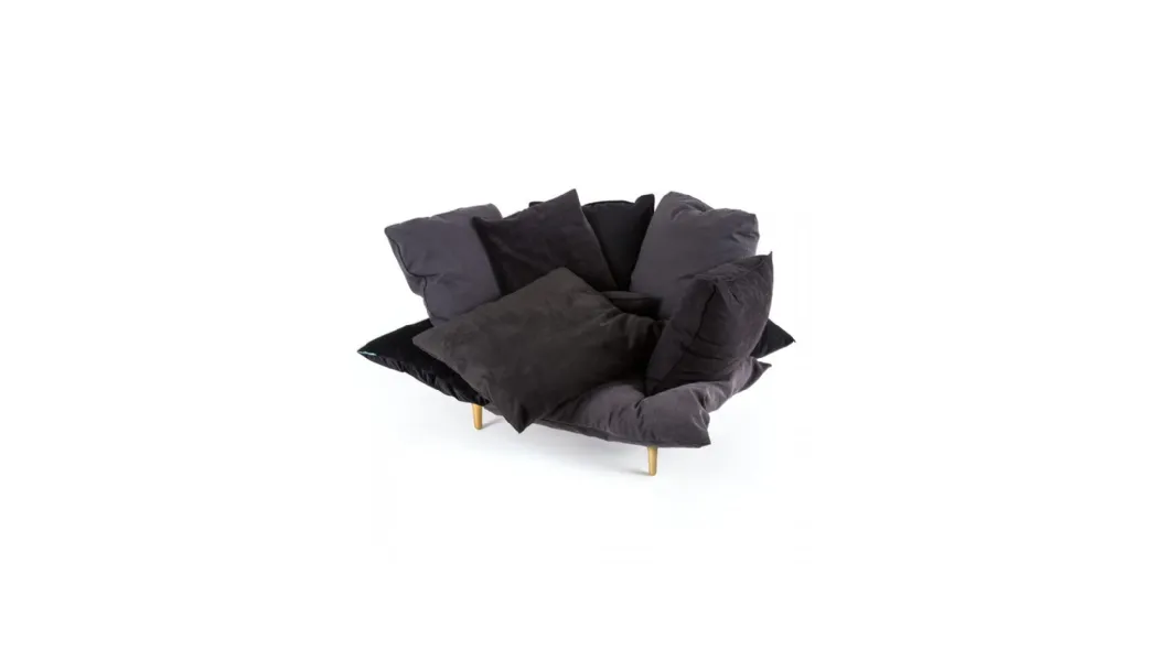 Poltrona di design grigio antracite imbottita con cuscini morbidi Comfy di Seletti