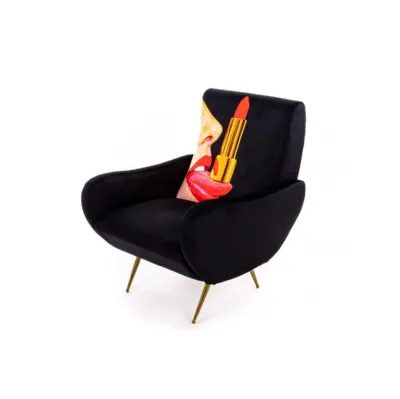 Poltrona di design in tessuto con piedini in metallo Lingua Nera di Seletti