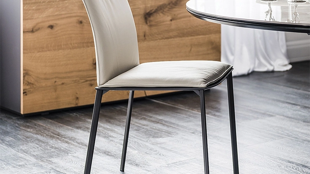 Sedia in pelle con schienale leggermente curvato Rita di Cattelan Italia