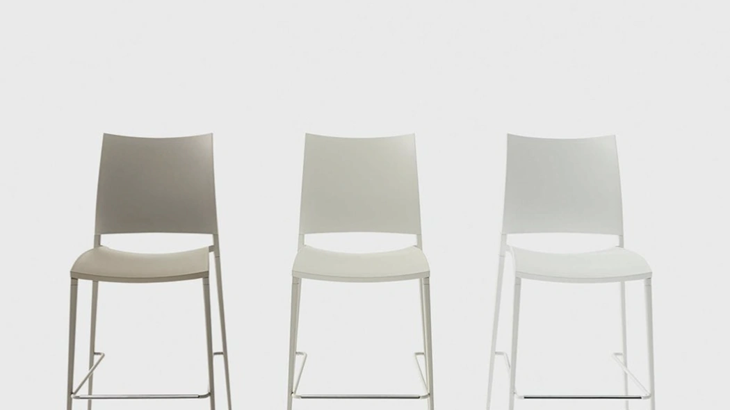 Sgabello Sand in polipropilene di Desalto