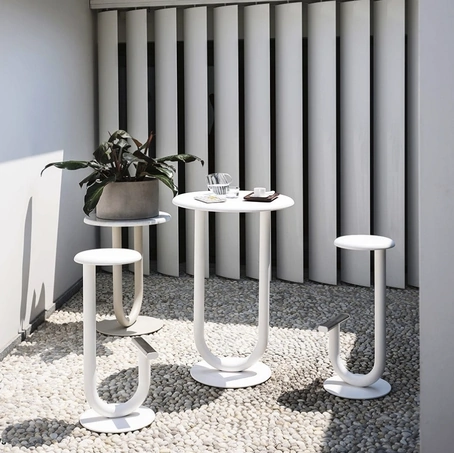 Sgabello Strong in metallo laccato di Desalto