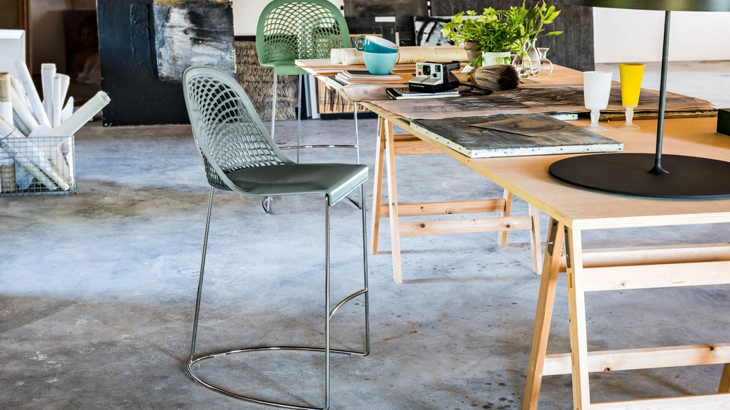 Sgabello in cuoio Guapa di Midj