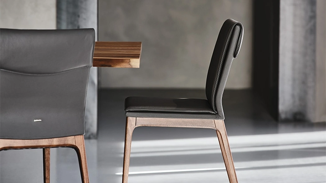 Sedia in pelle con gambe in legno Sofia di Cattelan Italia