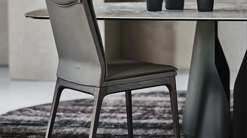 Sedia in pelle con gambe in legno Sofia di Cattelan Italia
