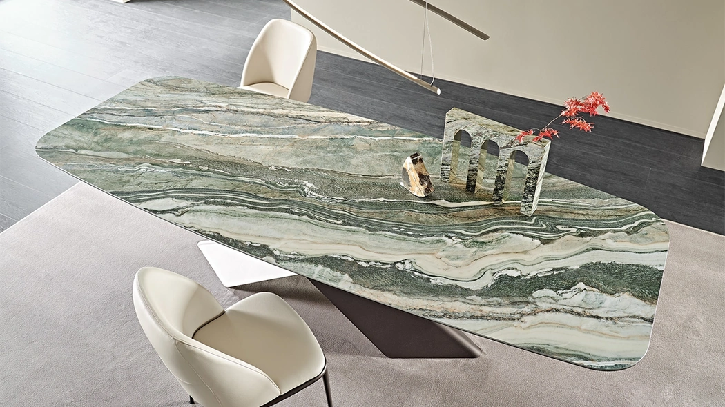 Tavolo con base in metallo e piano in ceramica Tyron Keramik di Cattelan Italia