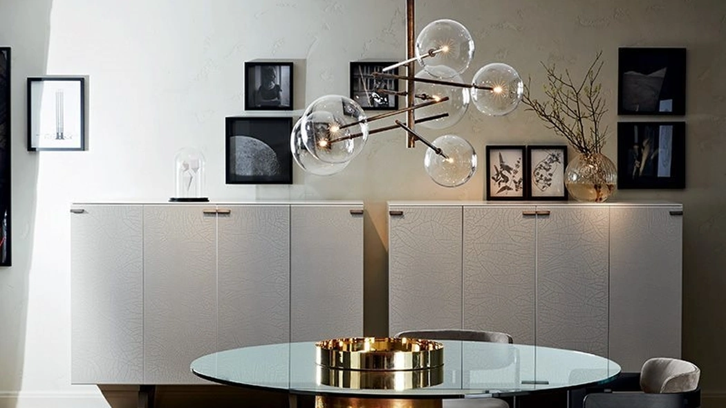 Tavolo rotondo in cristallo con base in legno Haumea-T di Gallotti&Radice