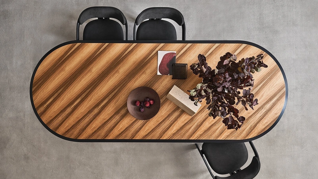 Tavolo Manto Oval di Gallotti&Radice