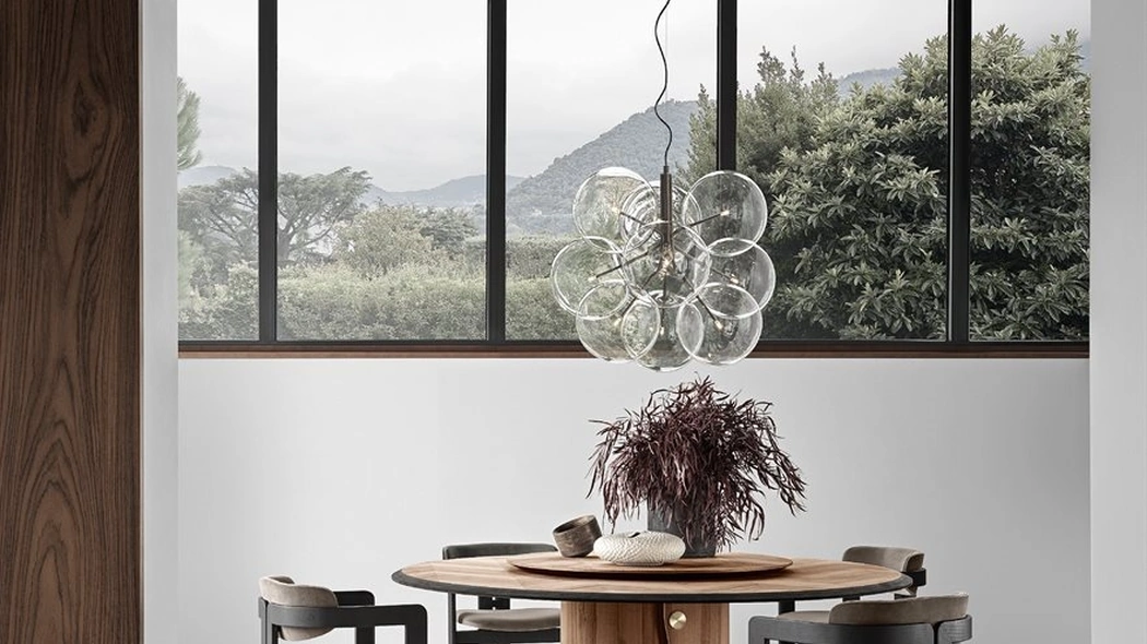 Tavolo rotondo Manto in Noce di Gallotti&Radice