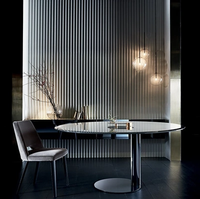 Tavolo rotondo con top in cristallo retroverniciato e base in metallo verniciato lucido Oto di Gallotti&Radice