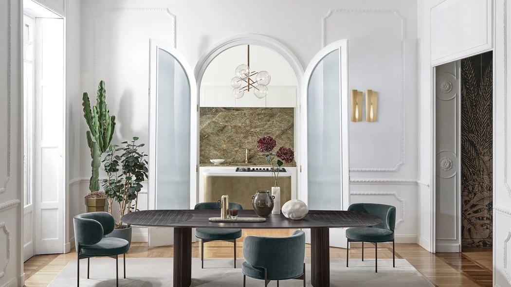 Tavolo Shiro con piano intarsiato in legno di Gallotti&Radice