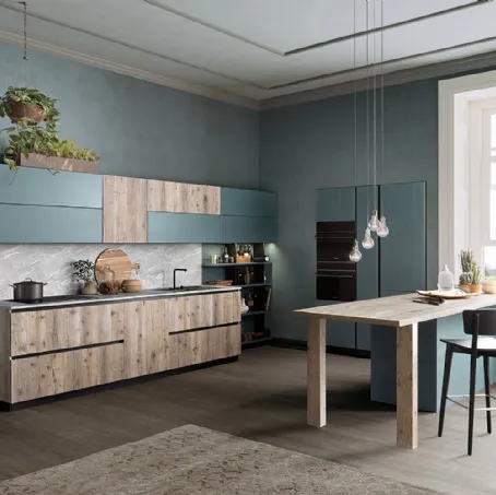 Cucina Moderna lineare in abete saponato antico e laccato petrolio Atelier English di Callesella