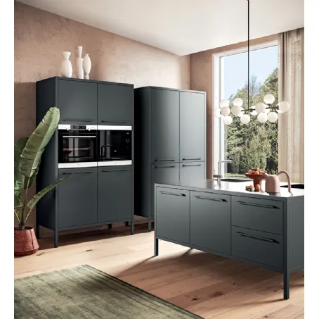 Cucina Moderne Frame Collone in metallo verniciato e feniture in lamiera di Fantin