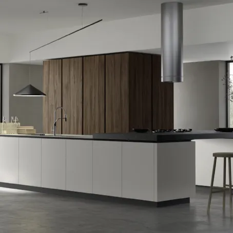 Cucina Moderna ad angolo M2 Goccia in materico Plus Bianco con snack penisola in laminam Nero di Meson's Cucine