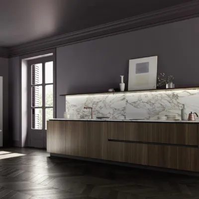 Cucina Moderna lineare M2 Goccia in Rovere termotrattato con top e schienale in Marmo Calacatta Oro di Meson's Cucine