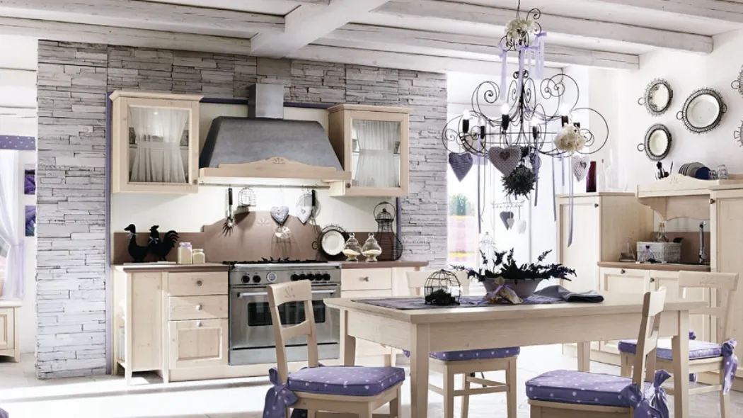 Cucina lineare su misura in legno e pensili con anta in vetro Everyday Cotone di Callesella