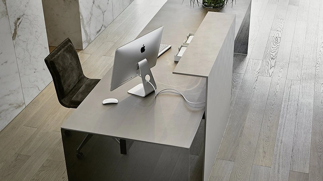 Bancone Reception Air Desk Modesty di Gallotti&Radice