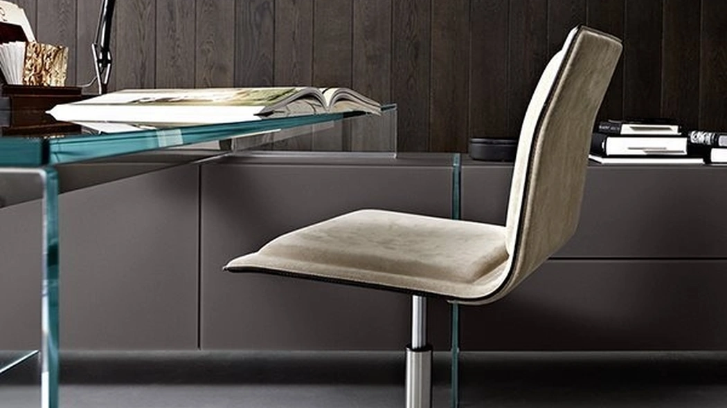 Sedia operativa ergonomica in pelle scamosciata con base girevole in alluminio Ofx 09 di Gallotti&Radice